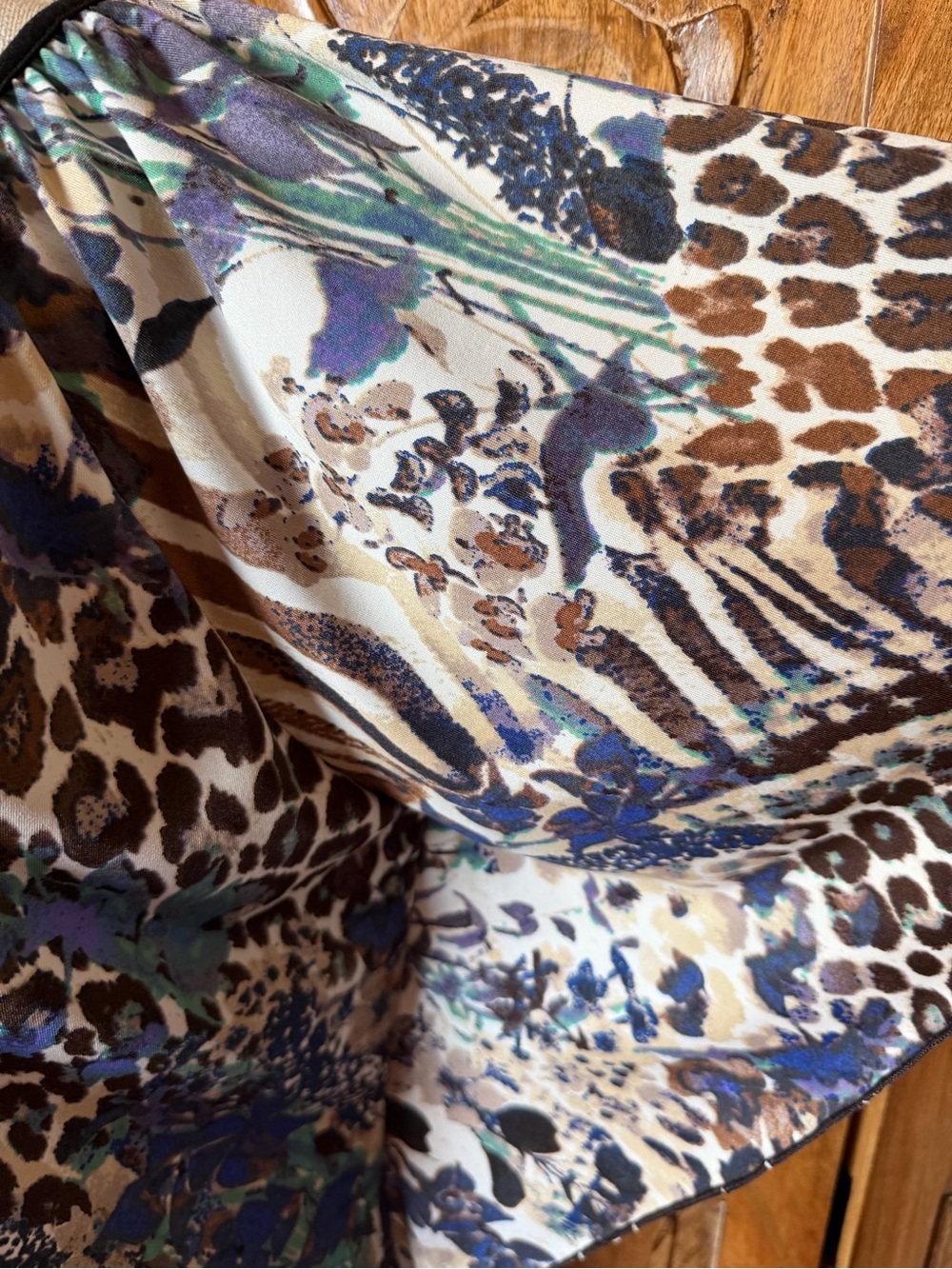 Notations polyester top. - Picture 4 of 7